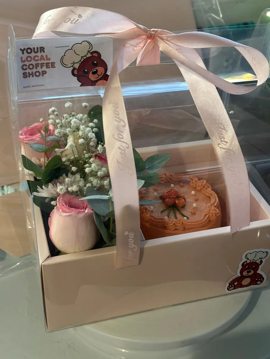 Flower Cake Signature Box con flores naturales