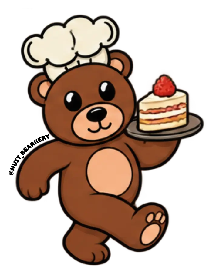 Oso de Nuit Bearkery sosteniendo una porción de pastel